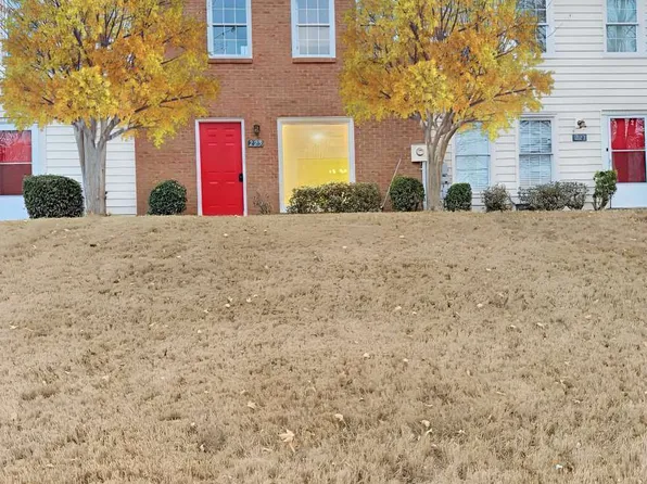 223 High Creek Dr, Roswell, GA 30076