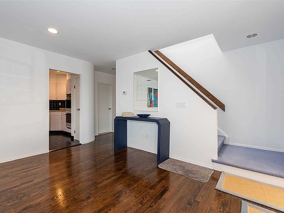 2nd image of 1740 Bay Blvd