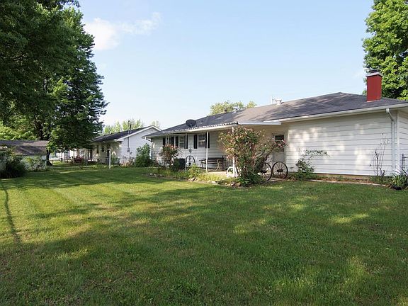 3rd image of 1318 S Highland Ct