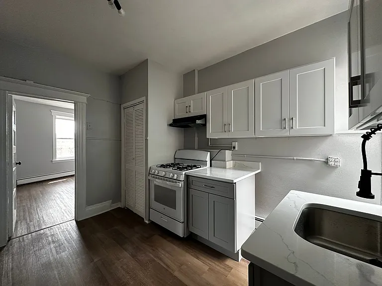 1591 Kennedy Blvd #5E — Photo 2