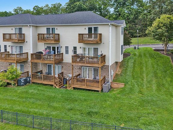 2nd image of 375 Cambridge Ct Unit B1