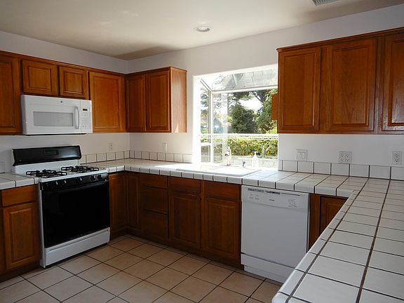 5th image of 368 Holly Ave #1