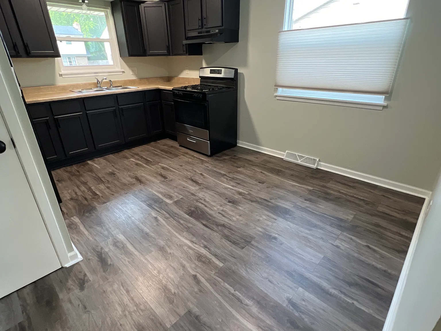 4 bed, 1300 sqft, $2,000 — Photo 3