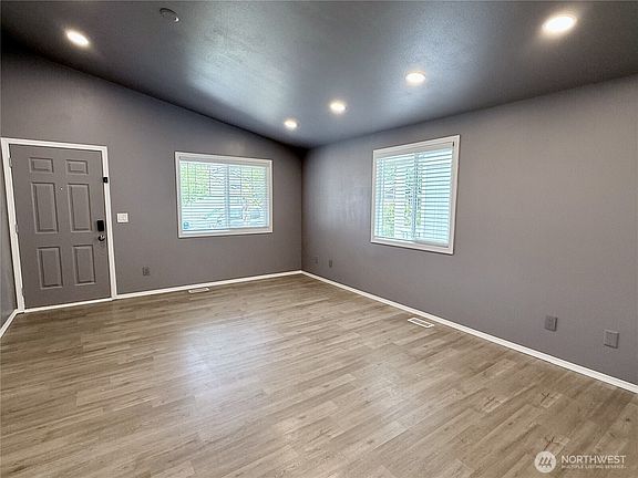 5th image of 14812 45th Drive NE
