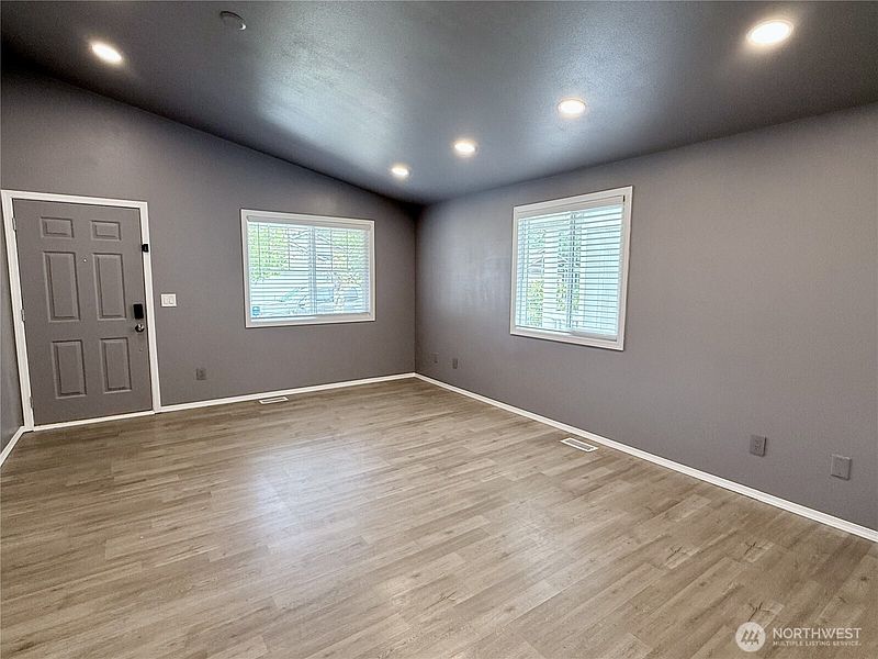 5th image of 14812 45th Drive NE