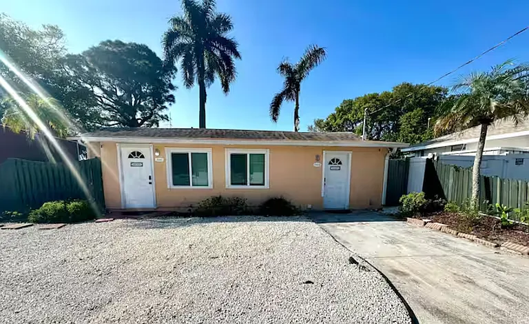 10548 Lake Dr — Photo 2