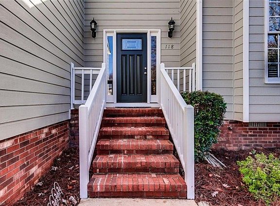 2nd image of 118 Lucas Park Dr