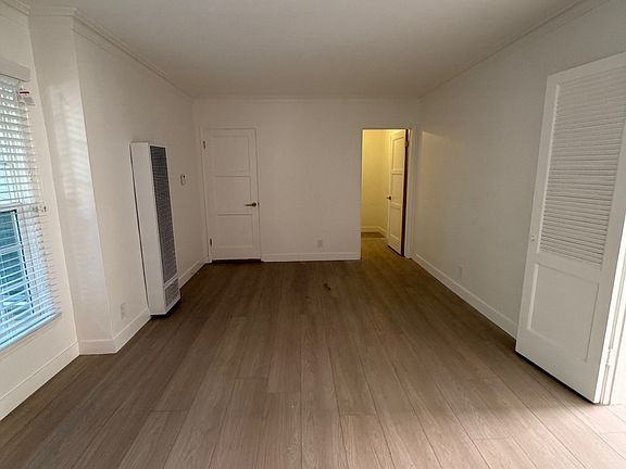 3rd image of 421 N Doheny Dr APT 4