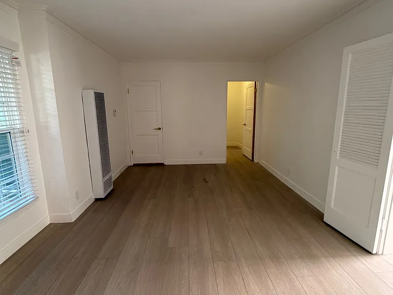 421 N Doheny Dr #4 — Photo 3