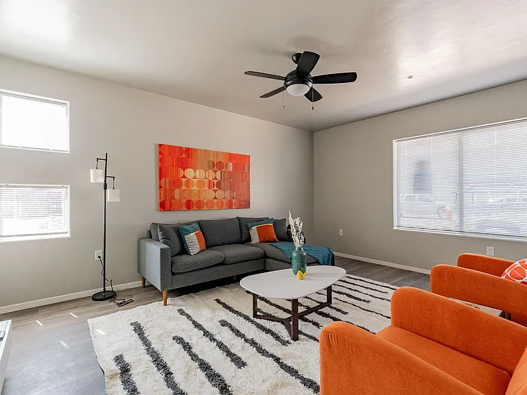 Bellevue Apartments — Photo 6