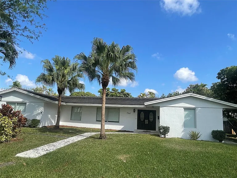 7361 SW 117th Ter — Photo 1