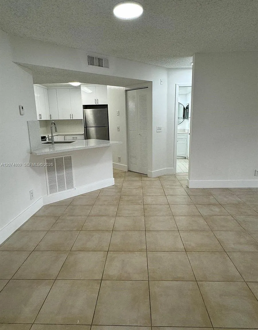 Edgewater Condo — Photo 3