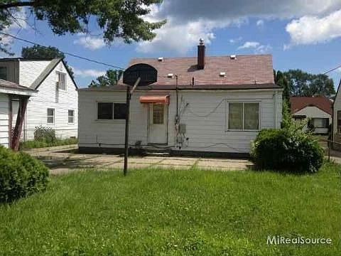 5th image of 25585 Mackinac St
