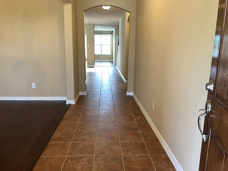 8204 Texian Trl — Photo 2