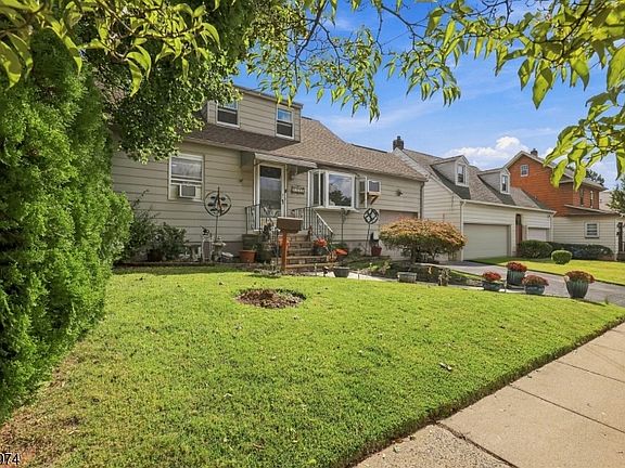 2nd image of 1017 Harding Ave