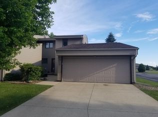 916 Prairie Meadow Ct, Waterloo, IA 50701