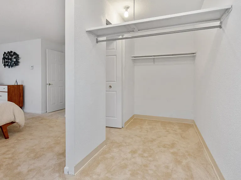South Winds Apartments — Photo 36