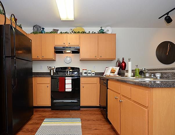 2nd image of 500 Alexander Rd