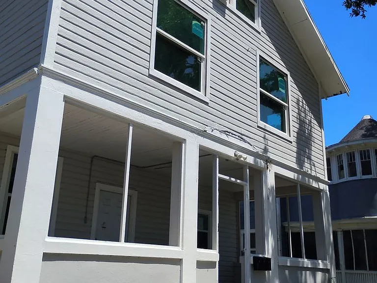 208 Fairview Ave — Photo 2
