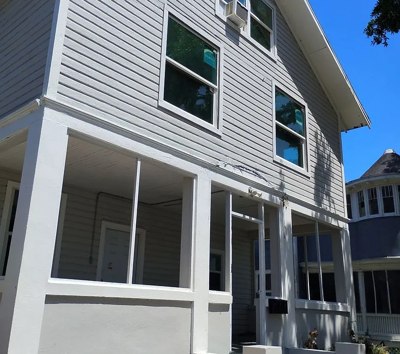 208 Fairview Ave