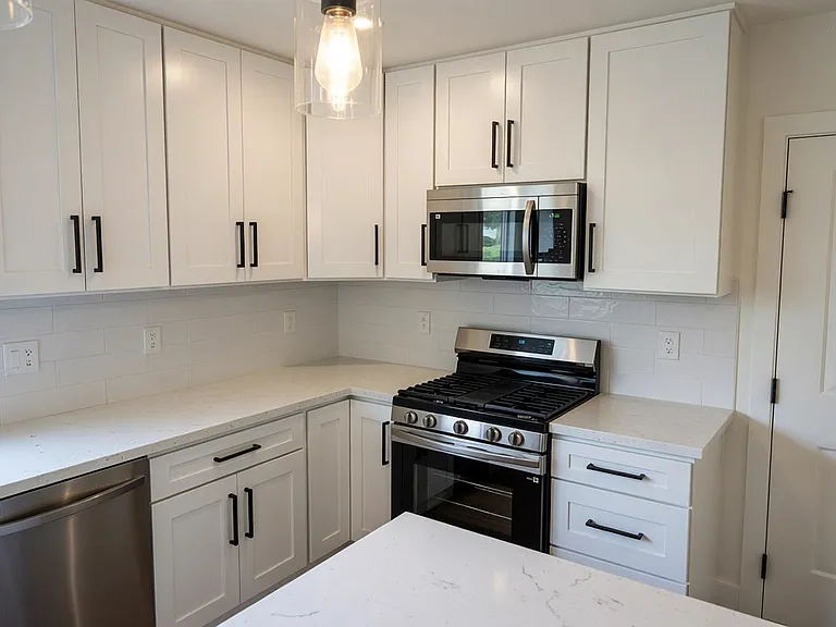 4302 Iroquois Ave — Photo 4