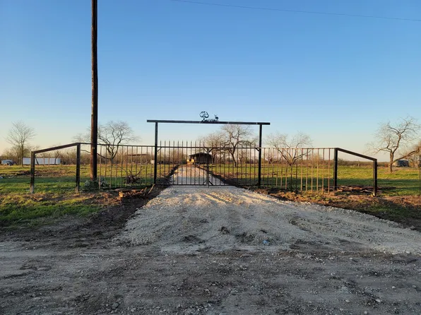 118 SW County Road 2360, Streetman, TX 75859