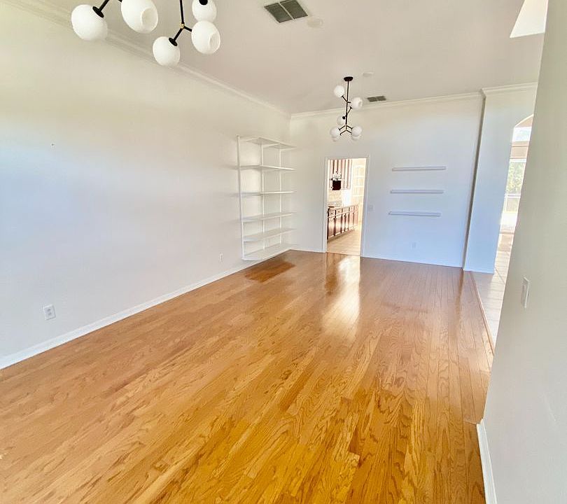 1st image of 11403 Minaret Dr