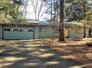 221 Shadowbrook Dr, Cave Junction, OR 97523