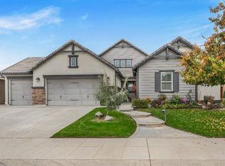 3063 Robinwood Ave, Clovis, CA 93619