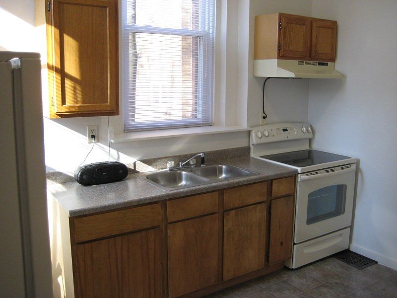 2nd image of 823 Oak St #2