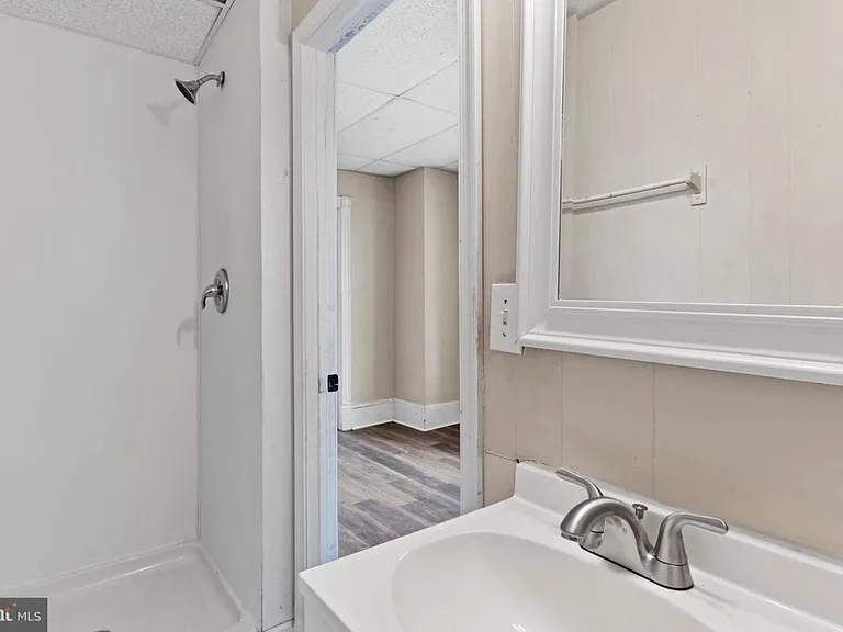 205 N Queen St — Photo 10
