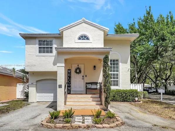 9900 NW 2nd Ct, Plantation, FL 33324