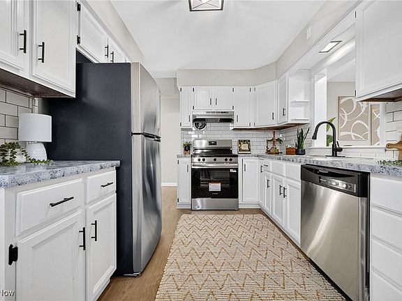 5th image of 1375 Westwood Dr NW