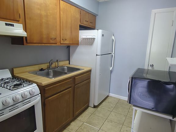 5th image of 320 Fannin Ct #2