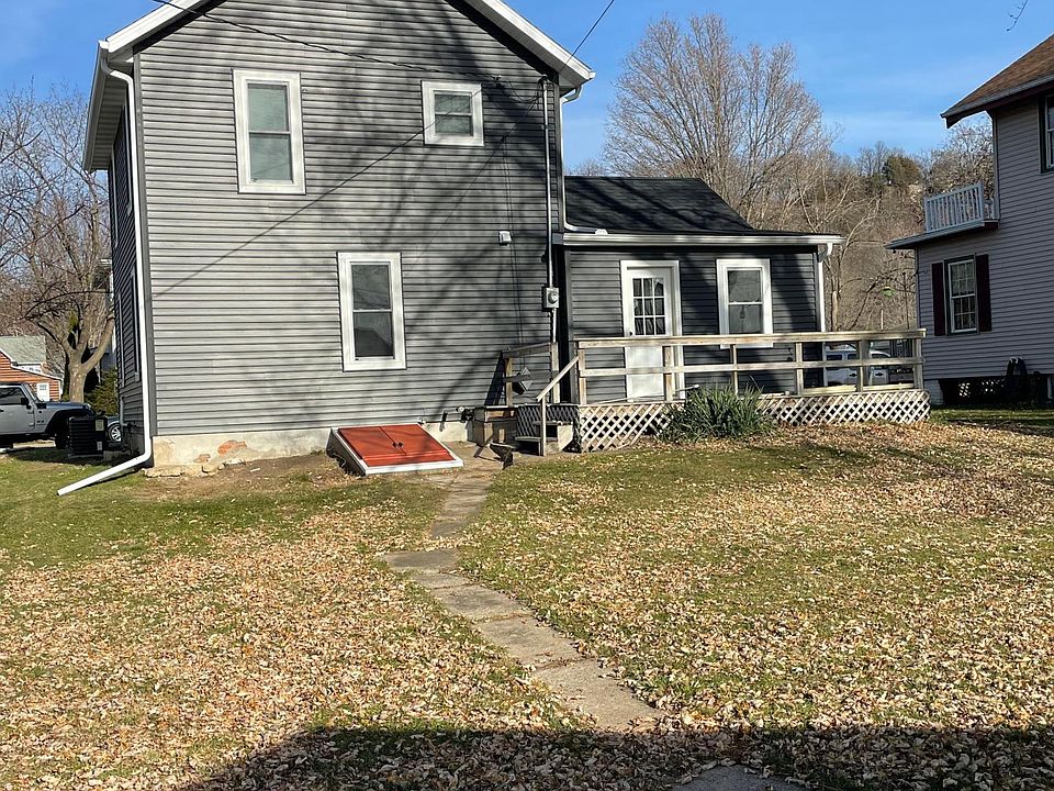 418 Amelia St, Cassville, WI 53806 Zillow