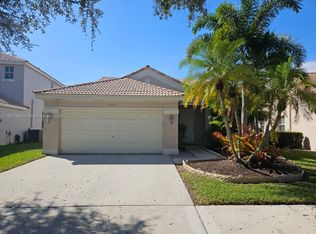 900 Savannah Falls Dr, Fort Lauderdale, FL 33327