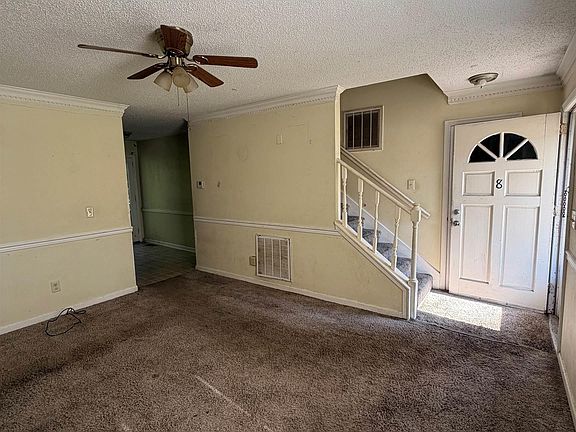 4th image of 8 Crescent Ln