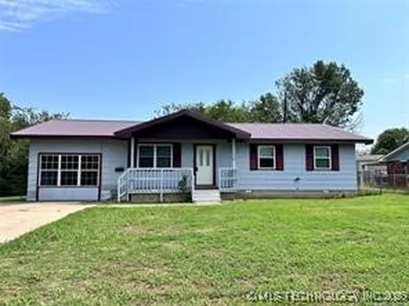 705 NW 8th St, Checotah, OK 74426