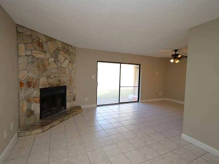 1307 Baytree Dr #E — Photo 2