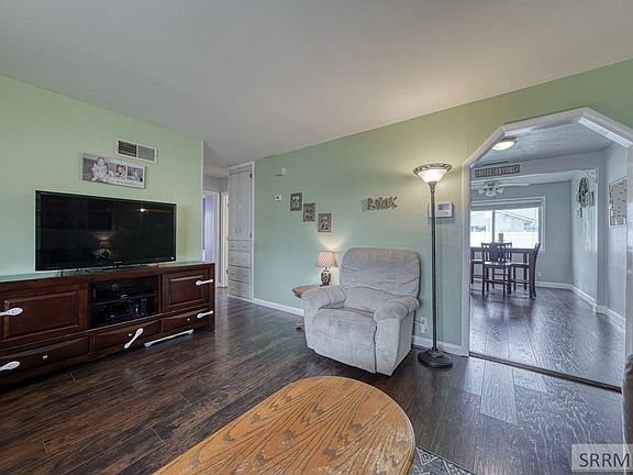 4th image of 200 E Shelley St