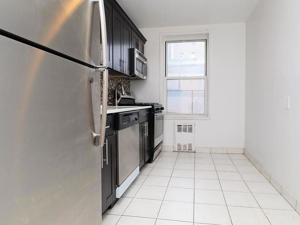 2nd image of 2710 30th Ave APT 1B