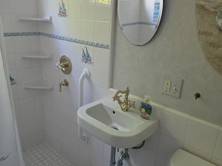 191 Pickwick Dr — Photo 10