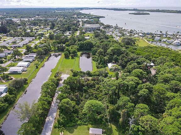 5th image of 2980 Waterside Dr
