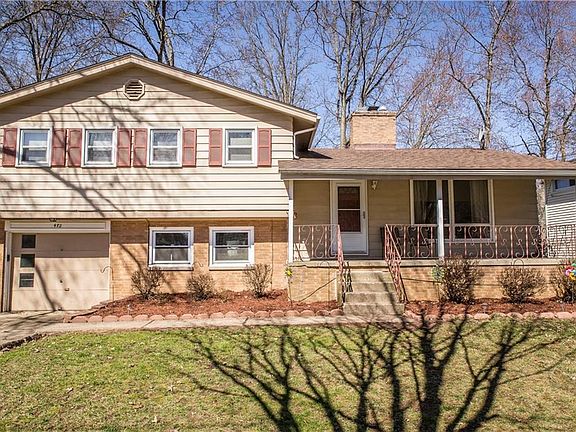 3rd image of 472 Clearbrook Dr