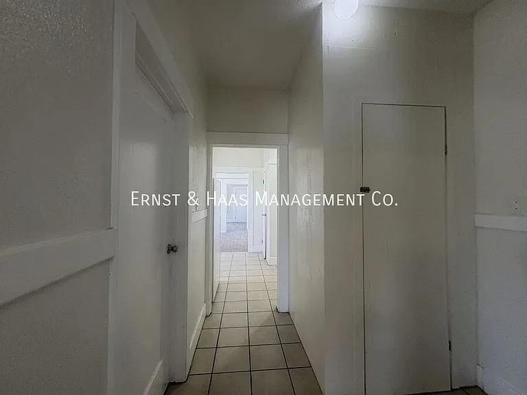 1249 Pine Ave — Photo 7