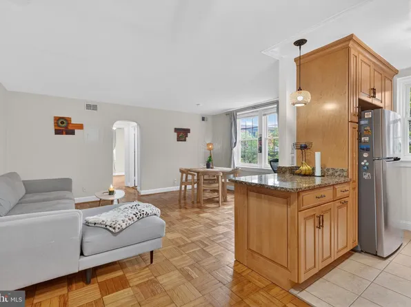 30 S Old Glebe Rd APT 202, Arlington, VA 22204