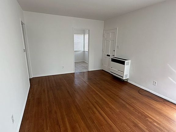 4th image of 4443-4447 1/2 N Bellflower Blvd #3bfceda6f
