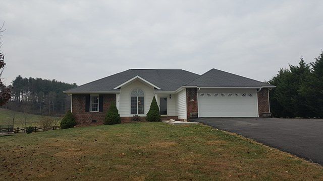 1st image of 203 Pleasant Pine Dr