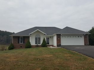 203 Pleasant Pine Dr, Max Meadows, VA 24360