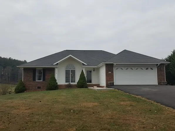 203 Pleasant Pine Dr, Max Meadows, VA 24360